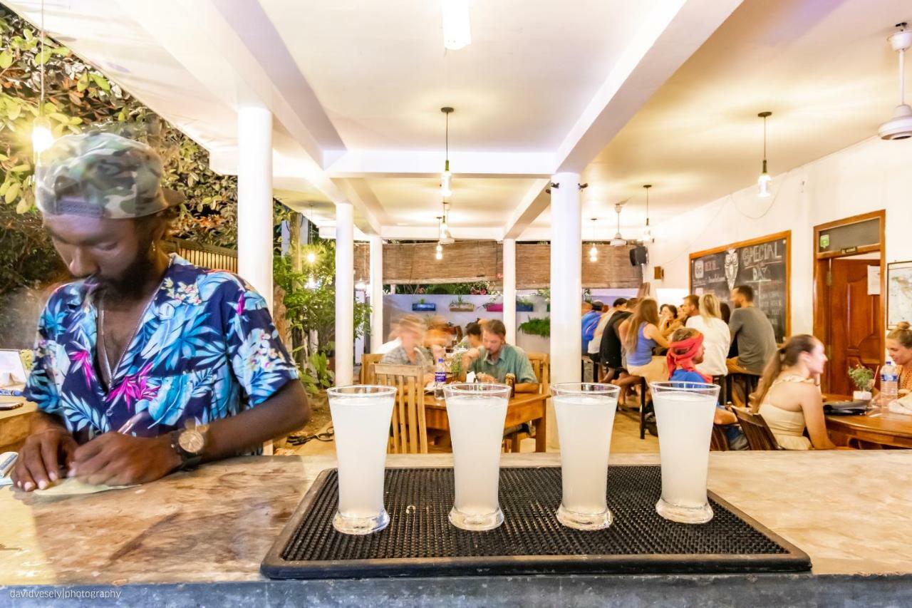 Dorian Guest House And Restaurant Велигама Экстерьер фото